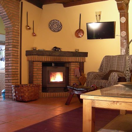 La Casa Del Vado Guest House Hervas Luaran gambar
