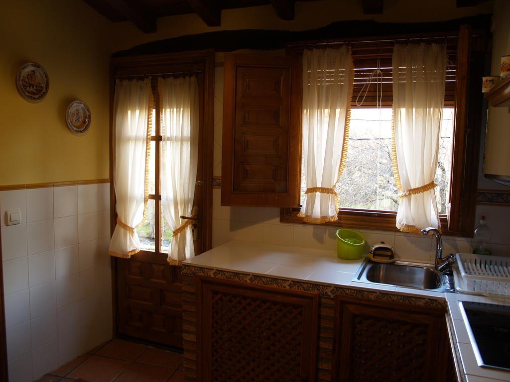 La Casa Del Vado Guest House Hervas Luaran gambar